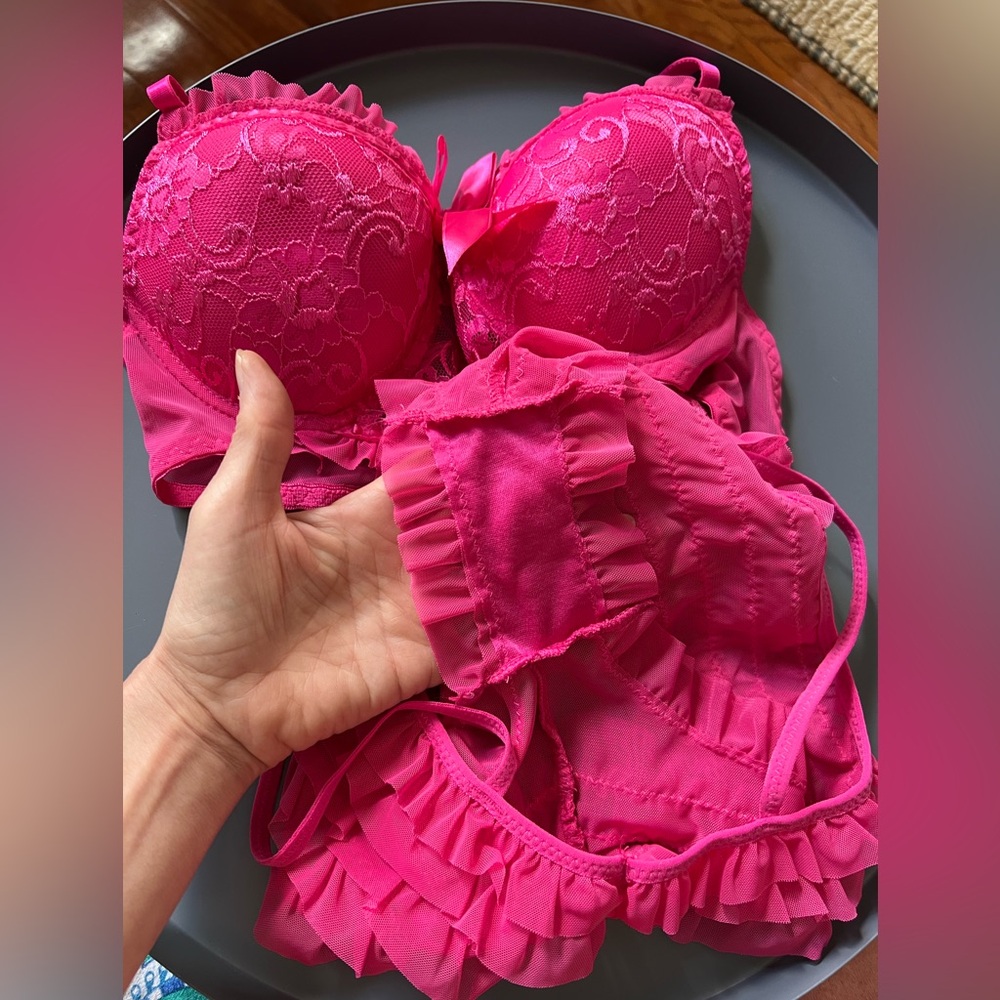 Source Unknown Vibrant Pink Lace Bra Set